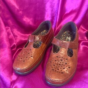 SAS size 7.5 Brown Leather loafters Velcro soft step tripod, comfort